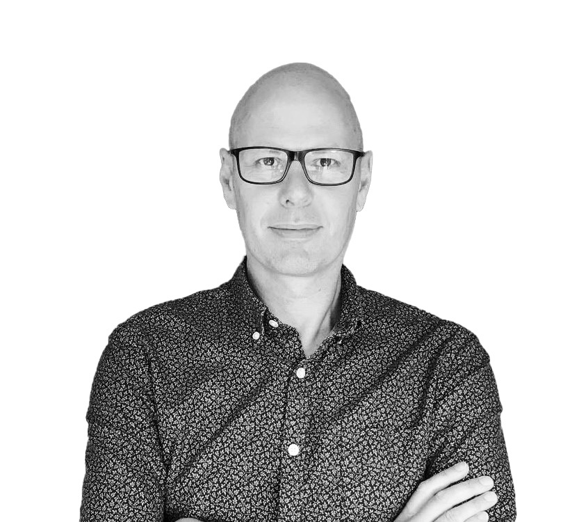 Alex Arnot no background bw light